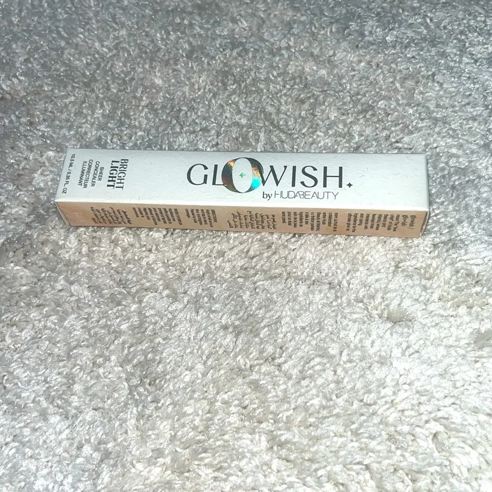 GloWish by Huda Bright Light Hydrating Sheer Vegan Concealer in Fair Light 02